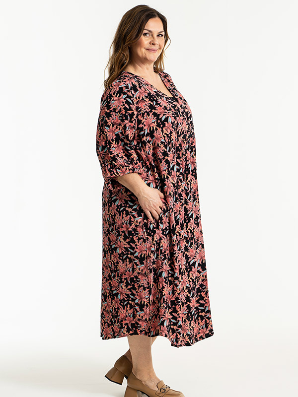 ELSE  - Plus Size Klänning fra Gozzip