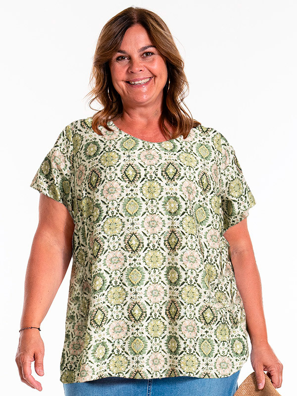 DORTHEA - Plus Size T-shirt fra Gozzip