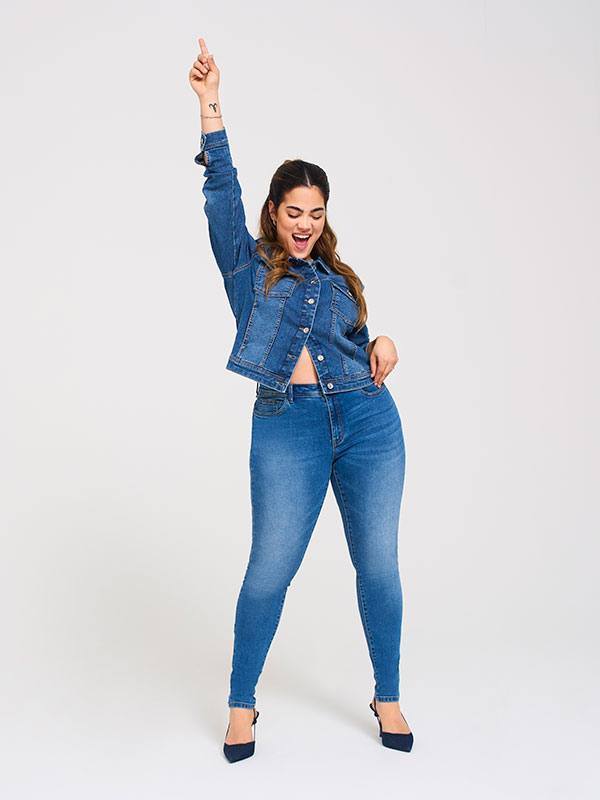 WESPA  - Plus Size Jacka fra Only Carmakoma